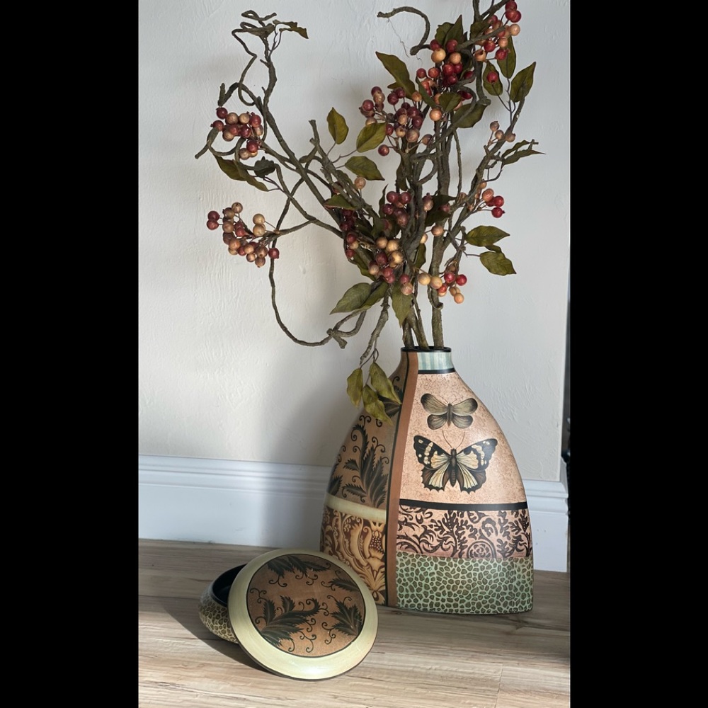 Beautiful decorative accent pieces. Large butterfly vase w/ matching Trinket box
